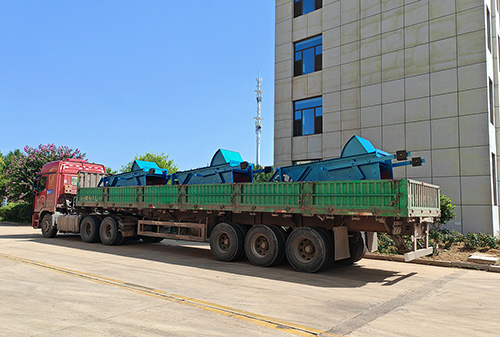 山東礦安機(jī)電生產(chǎn)的三臺往復(fù)式給煤機(jī)裝車發(fā)貨